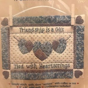 ANTIQUED QUILTS FRIENDSHIP HEART STRING QUILT KIT